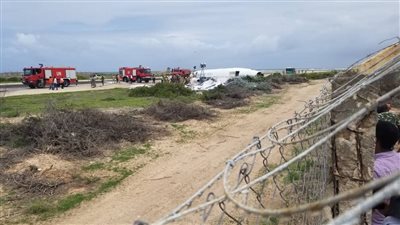 عاجل.. تحطم طائرة صومالية أثناء هبوطها في مطار مقديشو (فيديو وصور)