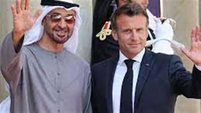 عاجل.. رئيس الإمارات يتقلد أرفع وسام فرنسي 