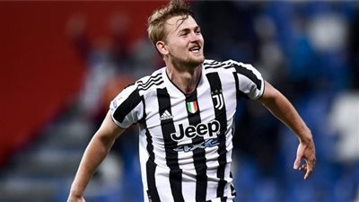 ماتياس دي ليخت يتجه للانضمام إلى صفوف بايرن ميونخ الألماني