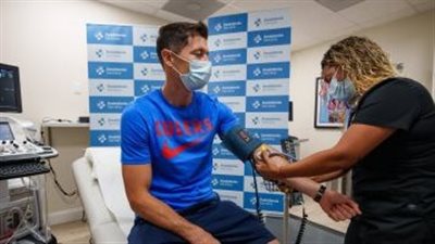 ليفاندوفسكي ينتهي من إجراء الفحص الطبي قبل بدء مرانه مع برشلونة بعد انتقاله