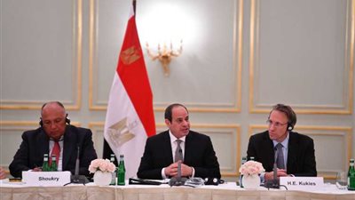 الرئيس المصري يشارك فى مائدة مستديرة مع ممثلى مجتمع الأعمال الألمان ببرلين