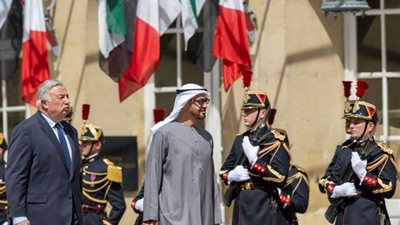 رئيس الإمارات: العلاقات بين أبوظبي وباريس مبنية على الثقة والمصداقية