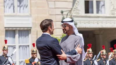 خلال زيارة بن زايد.. الإمارات وفرنسا يوقعان عددا من الاتفاقيات ومذكرات التفاهم