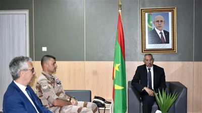 وزير الدفاع الموريتاني يجري مباحثات مع قائد القوات الفرنسية