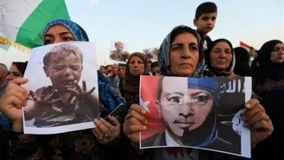 عراقيون يحاصرون القنصلية التركية في بغداد تنديدًا بالهجوم على منتجعًا سياحيًا