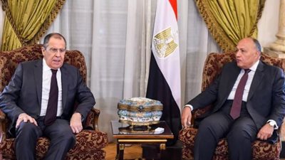 وزير الخارجية الروسي يصل القاهرة في أولى محطات جولته الأفريقية