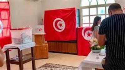 فتح مراكز الاقتراع أبوابها أمام التونسيين للتصويت على استفتاء مسودة الدستور الجديد