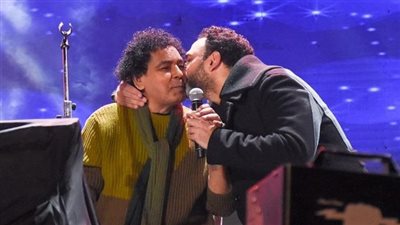 اتهام الفنان أكرم حسني بسرقة أغنية من محمد منير