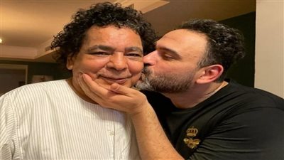  الفنان المصري أكرم حسني يكشف رد 