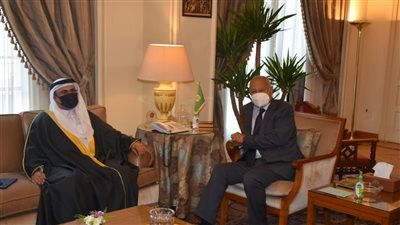رئيس البرلمان العربي يلتقي أمين الجامعة العربية ويؤكد: حريصون على تعزيز التعاون المشترك