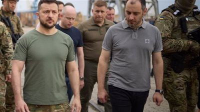  زيلينسكي يشرف على تحميل أول سفينة تصدير للحبوب في أوكرانيا