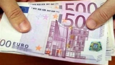 كيف تسبب إعلان استقالة رئيس الوزراء الإيطالي في تراجع اليورو؟