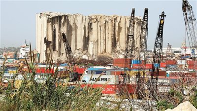 توابع انفجار مرفأ بيروت.. إنهيار صوامع المرفأ بعد عامين من الكارثة