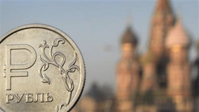 في ظل الحرب بين روسيا وأوكرانيا... انخفاض الروبل الروسي أمام الدولار