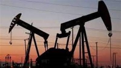وسط حالة من الترقب من قبل المستثمرين.. أسعار النفط تواصل الانخفاض اليوم 