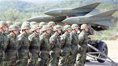 بسبب نانسي بيلوسي.. الجيوش الصينية والتايوانية والأمريكية تستعد للحرب