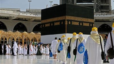 السعودية: بدء رفع الحواجز الوقائية حول الكعبة استعدادًا لموسم العمرة
