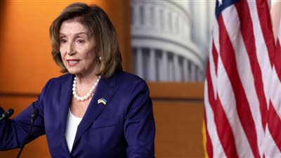  نانسي بيلوسي تغادر 