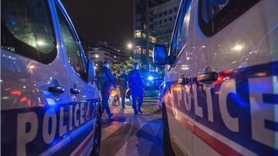 ملثمون يهاجمون مركزا للشرطة بالمولوتوف في باريس