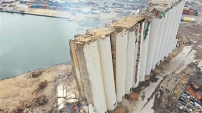 وسائل إعلام: الجزء الشمالي من صوامع مرفأ بيروت يتعرض للانهيار