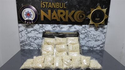 تركيا: إحباط تهريب 75 ألف حبة كبتاغون كانت بطريقها للإمارات