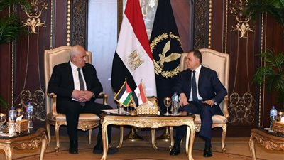 وزير الداخلية الفلسطيني يلتقي نظيره المصري ويبحثان التعاون المشترك
