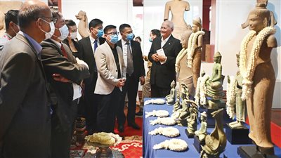 رسميًا.. واشنطن تعيد 30 قطعة أثرية مسروقة إلي كمبوديا