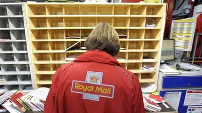 عمال البريد ينظمون إضرابا لأربعة أيام في بريطانيا