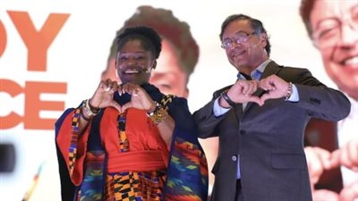 غوستافو بيترو يؤدي اليمين الدستورية كأول رئيس يساري في تاريخ كولومبيا