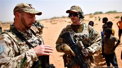 الدفاع الألمانية تعلن تعليق العمليات العسكرية في مالي