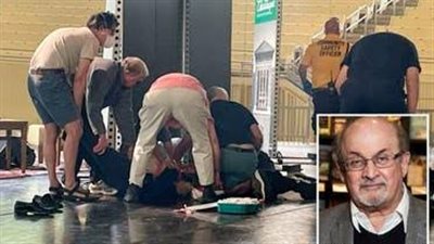 الرئيس الفرنسي يدين طعن الكاتب البريطاني سلمان رشدي في نيويورك