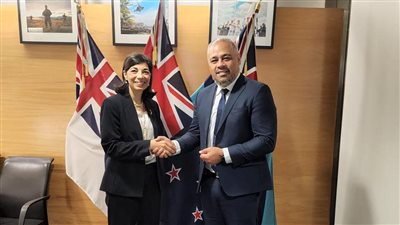 وزير الدفاع النيوزيلندي يستقبل السفيرة المصرية لدى نيوزيلندا