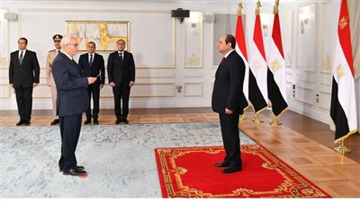 13 وزيرا جديدا في الحكومة المصرية يؤدون اليمين الدستورية (صور)
