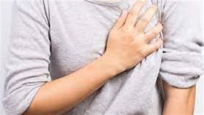 ما يجب الابتعاد عنه في حالة الشعور بالألم في منطقة الصدر؟.. أخصائية تُجيب