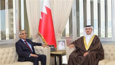 سفير مصر بالبحرين يلتقي وزير العدل والشئون الإسلامية والأوقاف بالمملكة 