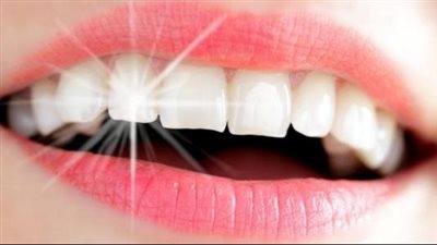 طرق تبييض الأسنان في المنزل بشكل طبيعي