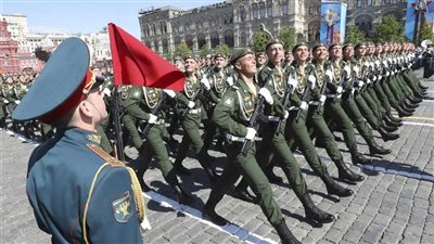  وزارة الدفاع الروسية توقع عقودا لتوريد أسلحة ومعدات عسكرية