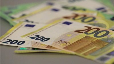 صعود العملة الروسية مقابل العملتين الأوروبية والأمريكية