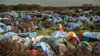 طالبو اللجوء.. هل يشعلون أزمة بين إنجلترا وفرنسا؟