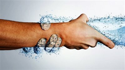 ما هو علاج احتباس الماء في الجسم؟.. 7 خطوات طبيعية ومشروبات عشبية