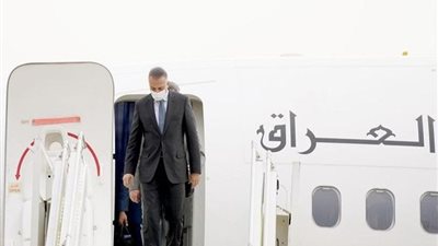 رئيس الوزراء العراقي يصل مصر للمشاركة بالقمة العربية المصغرة