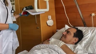 الفنان محمد ثروت يخضع لجراحة دقيقة في القلب بالنمسا