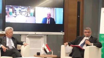 رئيس البنك الآسيوي للاستثمار في البنية التحتية يستقبل السفير المصري في بكين