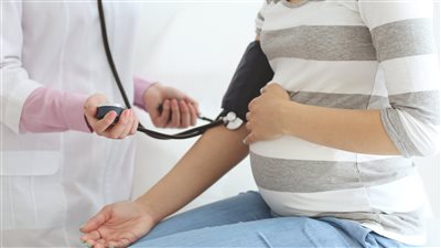 باحثون: ارتفاع ضغط الدم أثناء الحمل قد يزيد من خطر الإصابة بالخرف الوعائي