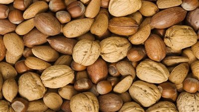 أخصائي: اللوز والكاجو يحميان القلب والغدة الدرقية ومنظومة المناعة