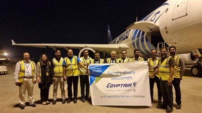 السفير المصري بباكستان يشارك في مراسم استقبال الرحلة الأولى لشركة مصر للطيران لشحن البضائع 