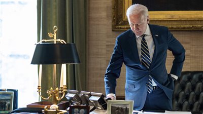 اليوم.. بايدن يبحث هاتفيًا مع زيلينسكي المساعدات العسكرية لأوكرانيا