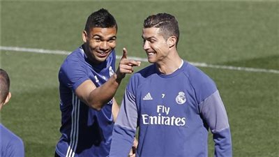 كاسيميرو يُوجه رسالة نارية لـ 