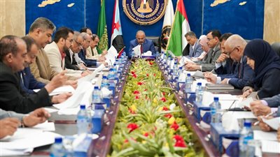اليمن.. الزُبيدي يؤكد مواصلة الجهود الرامية إلى تعزيز الاصطفاف الوطني الجنوبي