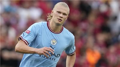 هالاند يحصل على جائزة أفضل مهاجم في الدوري الإنجليزي